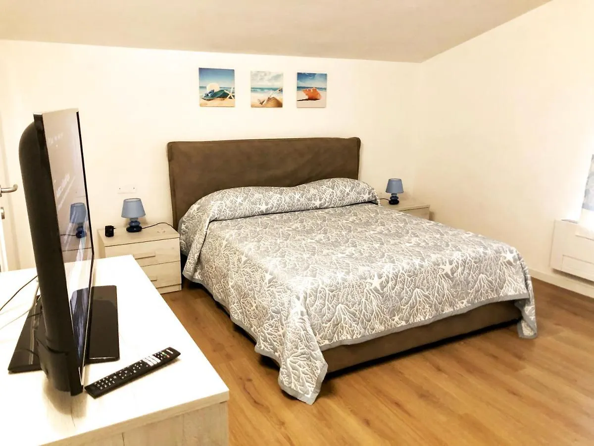 Algherolux -Free Secure Gated Parking For Cars And Motorbikes Guest house