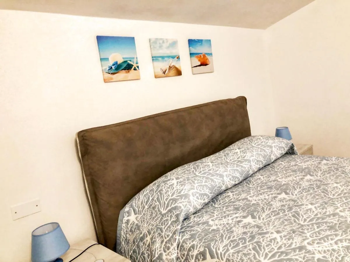 Algherolux -Free Secure Gated Parking For Cars And Motorbikes Guest house