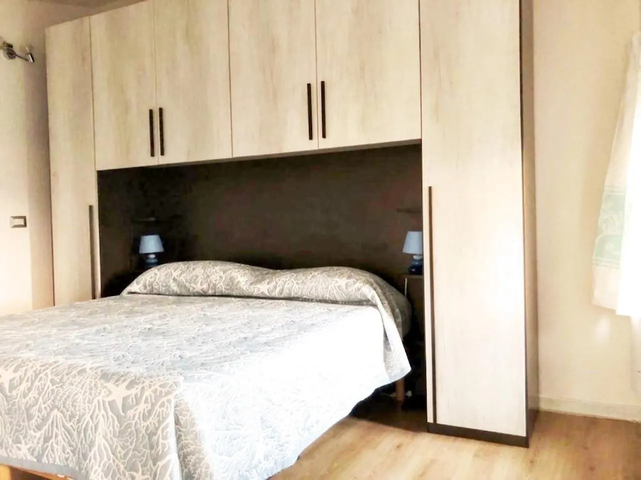 Algherolux -Free Secure Gated Parking For Cars And Motorbikes Guest house Alghero