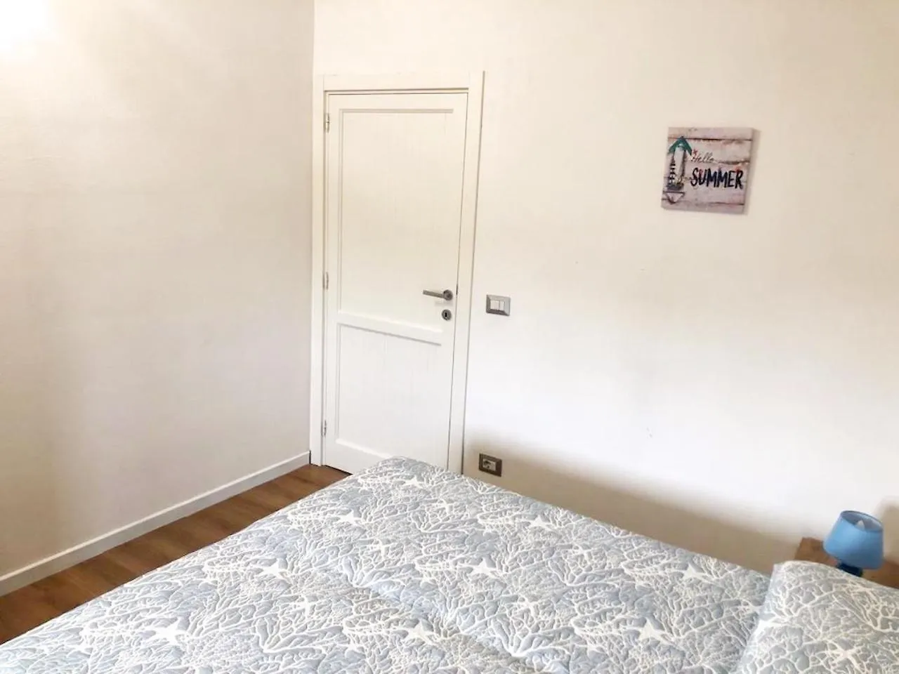 Guest house Algherolux -Free Secure Gated Parking For Cars And Motorbikes Italy