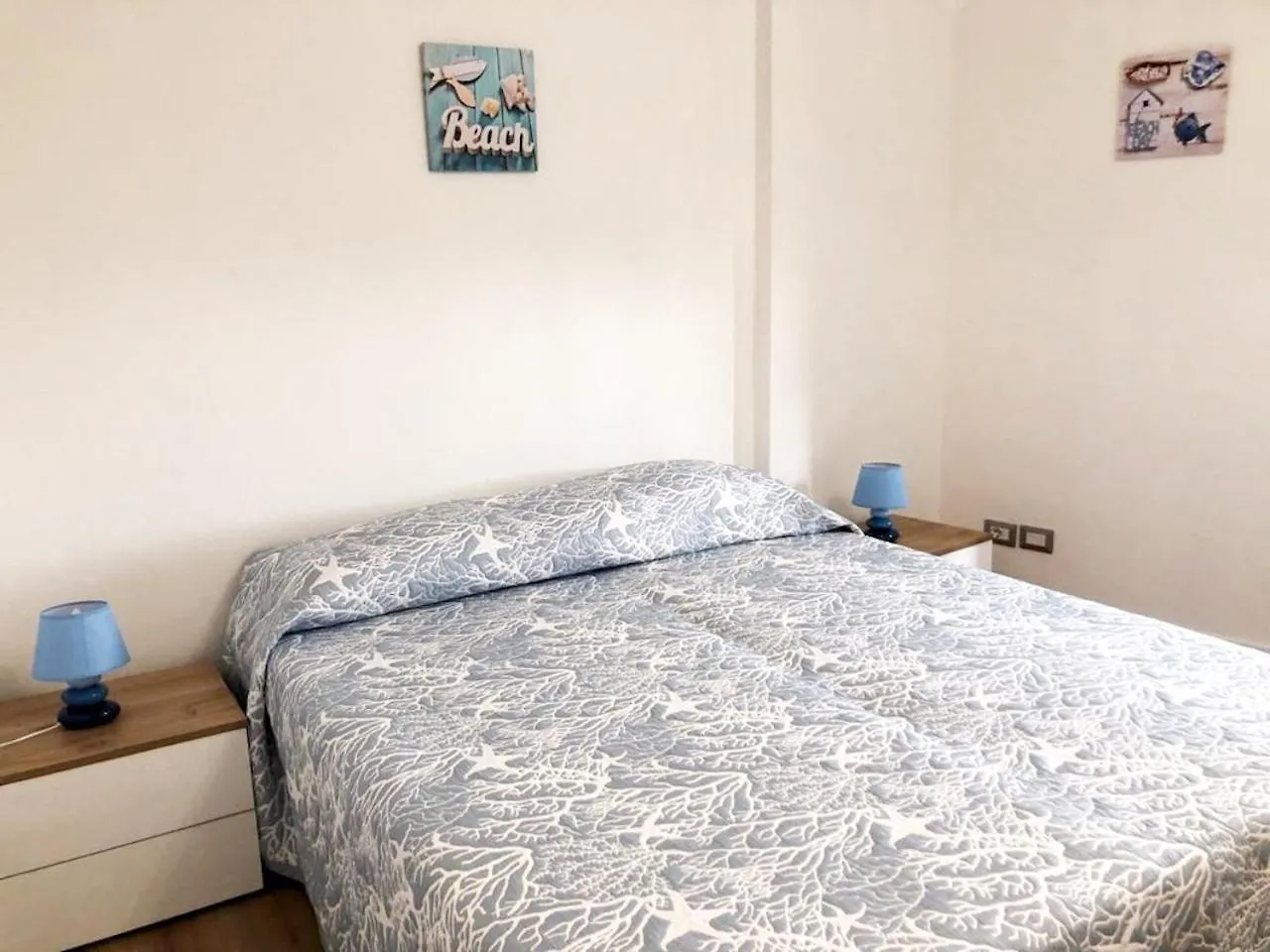 Guest house Algherolux -Free Secure Gated Parking For Cars And Motorbikes Italy